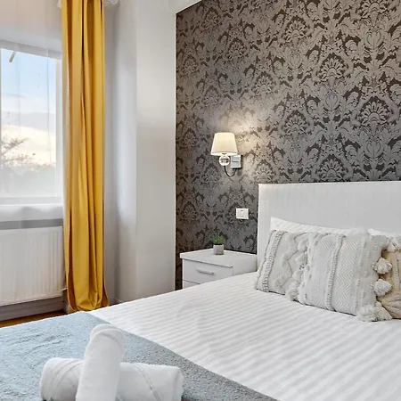 City Heart Retreat Elegant Apartment-3